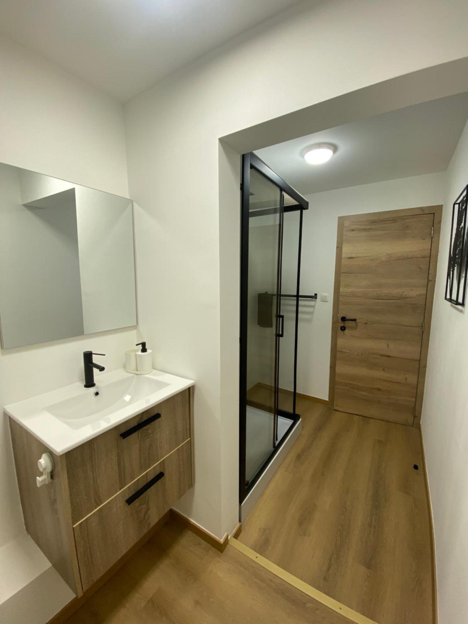 1-D011 Superbe Appartement Spacieux Tres Calme Charleroi Exterior foto